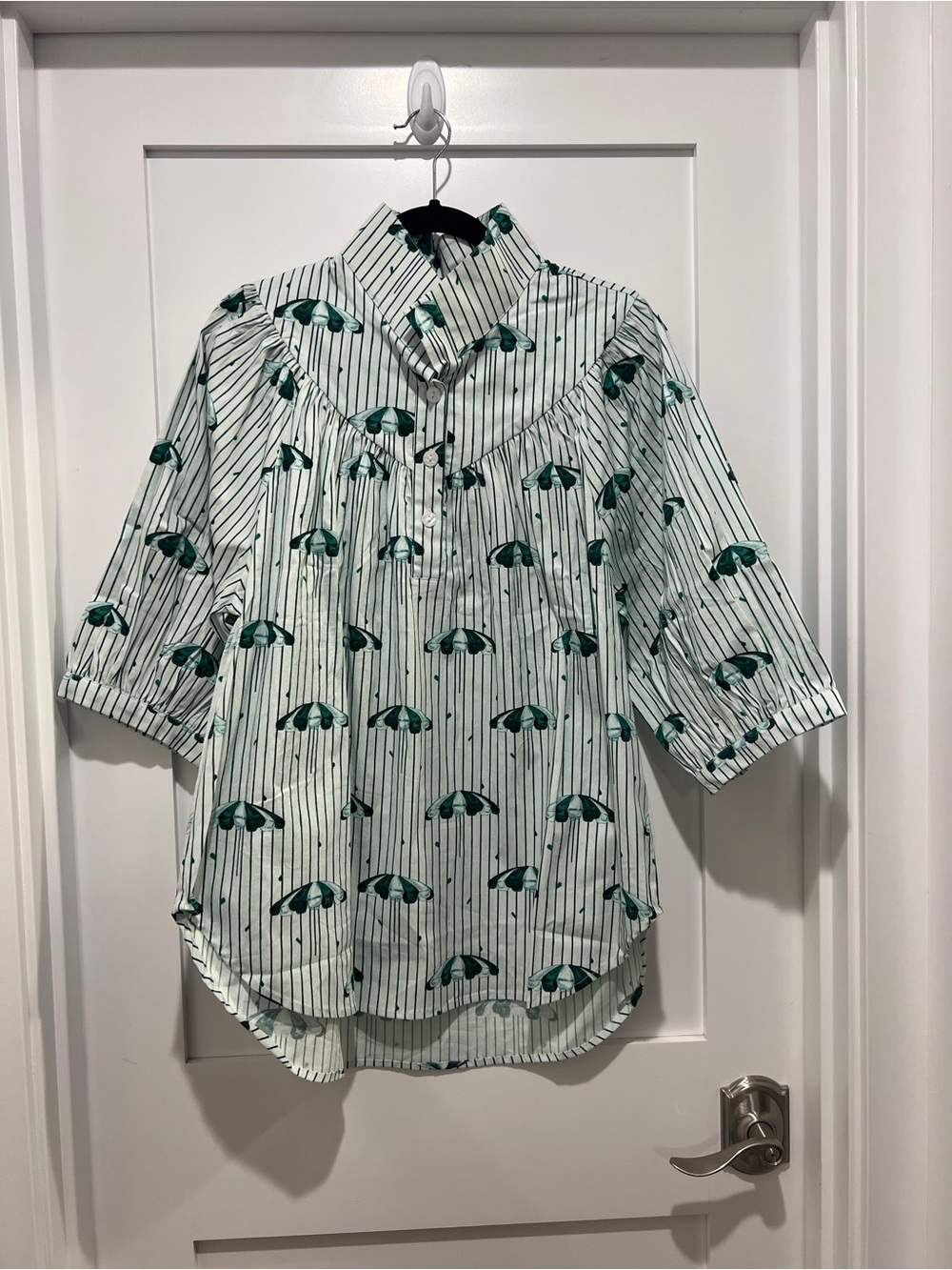 Holly Shae Woman’s shirt blouse top L/XL umbrella print green